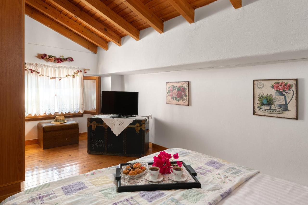 Little Karafillias Chalki House Villa Екстериор снимка